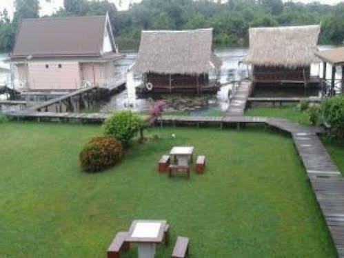 Bamboo House Kanchanaburi Eksteriør billede